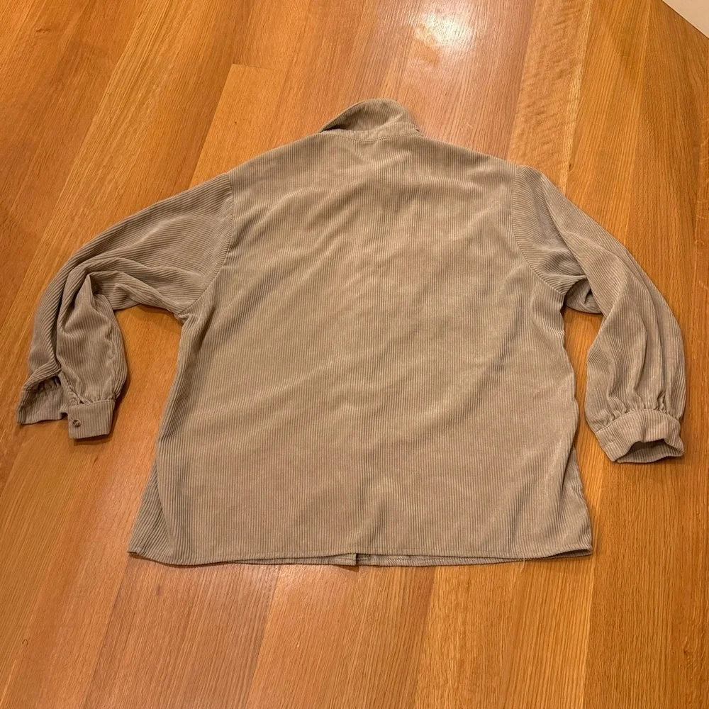 Nasty Gal Taupe Corduroy Button Down Shirt Size 8 Oversized l, Casual, Grunge - Picture 3 of 9